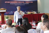 Giáo sư Park Jung Soo chia sẻ và truyền cảm hứng sáng tạo tại một buổi hội thảo
