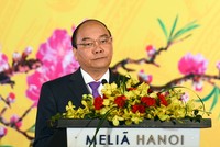 Gửi lời chúc Tết tới các vị đại diện Đoàn Ngoại giao, Thủ tướng nói: “Chúng tôi chào đón tất cả các bạn đến với Việt Nam trong năm APEC-2017”. Ảnh: VGP/Quang Hiếu