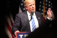 Trong khi Tổng thống Donald Trump ca ngợi một số nhà sản xuất xe hơi, ông đã gay gắt chỉ trích những người còn lại. (Nguồn: Getty)