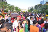 Đường hoa Nguyễn Huệ sáng mùng 1 Tết Đinh Dậu