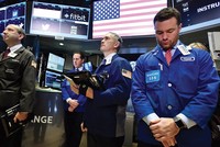 Giới đầu tư chứng khoán hoài nghi chính sách kinh tế của Tổng thống Trump