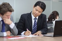 Luật sư Hải trong một buổi làm việc với khách hàng