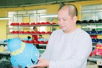 Chuyện doanh nhân làm mũ bảo hiểm Tằng cẩu vì tình yêu với phụ nữ Thái 