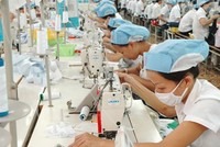 Theo ILO, dự báo máy móc công nghệ 4.0 có thể thay thế 65% lao động dệt may, da giày của Indonesia, 86% của Việt Nam, 88% của Campuchia trong một thập niên tới