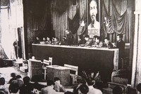 Chủ tịch Hồ Chí Minh đọc Báo cáo chính trị tại Đại hội Đại biểu toàn quốc lần thứ II của Đảng, tháng 2/1951. Ảnh: Tư liệu