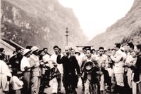 Bác Hồ thăm Nhà máy Thiếc Tĩnh Túc ở Cao Bằng năm 1958. Ảnh: TTXVN