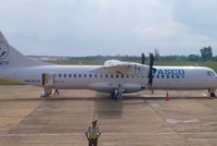 Tàu bay ATR72 của VASCO đậu tại sân bay Đồng Hới, chuẩn bị bay đi Hà Nội.