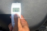 Trong đợt nắng nóng kéo dài này, nhiệt độ yên xe có lúc lên tới hơn 70 độ gây cảm giác rất khó chịu cho các lái xe.