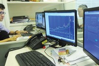 Các nhà phân tích cần nghiên cứu kỹ thực trạng doanh nghiệp, thay vì những con số trên bảng cân đối kế toán hay báo cáo kết quả kinh doanh