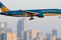 Boeing 777 – 200ER mang số hiệu VN – A143 cất cánh tại sân bay quốc tế Tân Sơn Nhất (Ảnh: yeumaybay.com)
