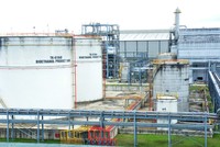 Tổng giám đốc PVN, ông Nguyễn Vũ Trường Sơn cho biết, PVN sẽ khởi động lại hai Nhà máy Ethanol Bình Phước và Dung Quất nhằm đáp ứng nguồn cung E100 để phối trộn xăng E5.