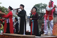 Câu quan họ chao nghiêng vì đâu?