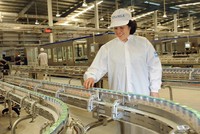 Dây chuyền sản xuất của Vinamilk. Ảnh: Lê Toàn