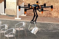 PD6B-AW-ARM, chiếc drone cỡ lớn có “móng vuốt” nâng được vật nặng 20kg 