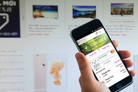 Mua sắm trực tuyến tăng nhanh khi điện thoại thông minh và Internet trở nên phổ biến.