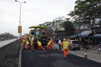 Thu phí bảo trì đường bộ mấy năm rồi, vì sao vẫn không có tiền sửa chữa đường?