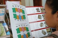 Chọn các công ty môi giới lớn, uy tín giúp người mua hiểu rõ về dự án và giảm bớt rủi ro khi mua nhà. Ảnh: Dũng Minh