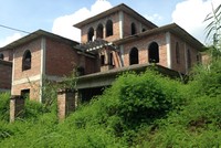 Nhiều biệt thự bỏ hoang vì thiếu hạ tầng