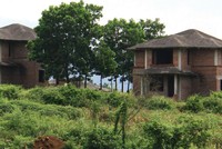 Nhiều biệt thự bỏ hoang của Dự án Green Villas. Ảnh: Nguyễn Thành