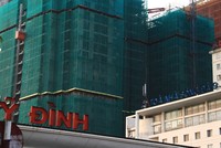 Các dự án cao ốc đang ôm trọn bến xe Mỹ Đình. Ảnh: Nguyễn Thành