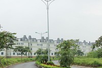 Dự án Lideco Bắc Quốc lộ 32 có hạ tầng nội khu khá tốt, nhưng vẫn không hút được người dân về ở do dịch vụ kèm theo kém. Ảnh: Dũng Minh