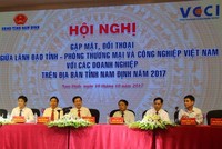 Chủ tịch UBND tỉnh Nam Định Phạm Đình Nghị cùng lãnh đạo tỉnh Nam Định gặp mặt, đối thoại với 500 doanh nghiệp trên địa bàn tỉnh năm 2017.