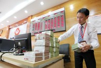 Tín dụng đã cải thiện ngay từ những tháng đầu năm 2017, đóng góp tích cực vào kết quả kinh doanh của các ngân hàng. Ảnh: Đức Thanh