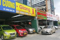 Nhiều cơ sở mua bán xe ô tô đã qua sử dụng ở phố Nguyễn Chánh, Mỹ Đình, Hà Nội. Ảnh: Phú Vinh/BNEWS/TTXVN