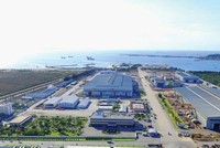 Bên cạnh lọc dầu, ngành công nghiệp Quảng Ngãi gần đây đã được ghi nhận từ các sản phẩm nồi hơi, siêu cẩu trục, hệ thống lọc nước biển thành nước ngọt mang thương hiệu “made in Quảng Ngãi”