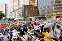 Giao thông Hà Nội “vỡ trận” vì quy hoạch chồng chéo, thiếu thống nhất. Ảnh: Việt Dương