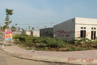 Nhiều nhà đầu tư rao bán lại các khu đất nền tại quận 9 (TP.HCM) hàng tháng nay, nhưng chưa có người mua. Ảnh: Gia Huy