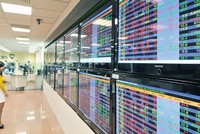 Dòng tiền vững, VN-Index sẽ còn tăng