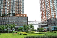 Giao dịch bất động sản tại khu Nam Sài Gòn đang khá sôi động. Ảnh: Lê Toàn