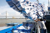 Khu vực nông, lâm nghiệp và thủy sản - mặc dù vẫn phải chịu nhiều ảnh hưởng tiêu cực do thiên tai, bão, lũ - nhưng đã có bước tăng trưởng vượt bậc, tăng khoảng 2,9% - gấp hơn 2 lần mức tăng của năm 2016