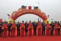 Lãnh đạo thành phố Hải Phòng cùng các đại biểu cắt băng khánh thành cầu.