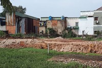 Một lô đất nông nghiệp đang được san lấp để phân lô bán nền tại Bình Chánh