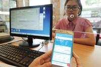 Sau vụ việc tại Eximbank, nhiều ngân hàng cung cấp thêm các công cụ thông minh để khách hàng có thể tra cứu tài khoản mọi lúc, mọi nơi
