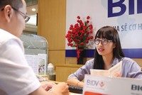  Đo sự chuyên nghiệp khi nhân viên ngân hàng bán bảo hiểm