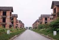 Vẫn còn hàng chục nghìn tỷ đồng nợ xấu có liên quan đến bất động sản. Ảnh: Dũng Minh 