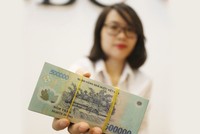 Lãi suất trái phiếu Chính phủ thấp: Lưu ý những rủi ro tích lũy