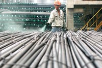 Theo dự báo, giá thép xây dựng có thể tăng thêm 300.000 - 500.000 đồng/tấn trong thời gian tới. Ảnh: Dũng Minh