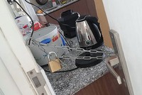 Tình hình an ninh phức tạp, cư dân tại chung cư Citihome tự gia cố cho căn hộ của mình