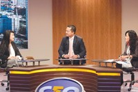 CEO Nguyễn Hoài Nam trao đổi với 2 vị chuyên gia trong chương trình.