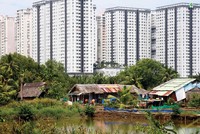 Còn hàng chục ngàn hộ dân đang trông ngóng nhà ở xã hội. Ảnh: Lê Toàn
