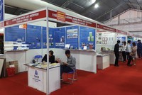 Sự xuất hiện của nhiều gian hàng ngoại là lời cảnh báo cho các doanh nghiệp nội thất Việt