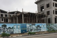 Đã quá 4 tháng kể từ quyết định đình chỉ thi công, chủ đầu tư dự án Khai Sơn Hill không xuất trình được giấy phép bổ sung, nhưng các biệt thự xây dựng không phép vẫn mặc nhiên tồn tại