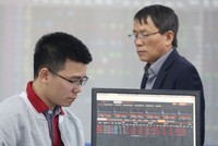 Dòng tiền chỉ tập trung vào một số cổ phiếu trụ cột khiến tình trạng "xanh vỏ - đỏ lòng" vẫn tiếp diễn