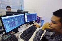 Áp lực môi giới thời chứng khoán lên đỉnh