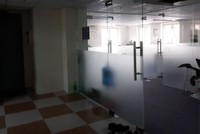 Tại tầng kỹ thuật, nhiều khu được ngăn và cho các đơn vị thuê làm văn phòng