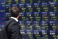 BOJ xoay xở hỗ trợ thị trường chứng khoán Nhật Bản